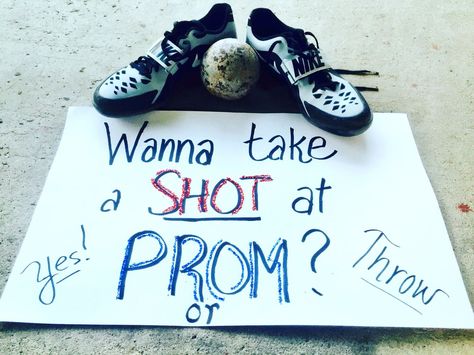 Track Promposal, Creative Prom Proposal Ideas, Sadies Proposal, Promposal Ideas, Funny Prom, Prom Posters, Cute Homecoming Proposals, Proposal Candles, Cute Prom Proposals