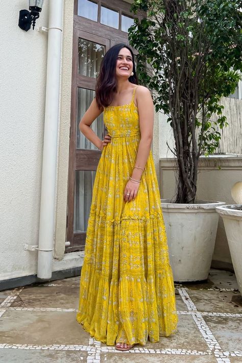 Georgette Long Dress, Yellow Dress Outfit, Yellow Long Dress, Long Dress For Women, Simple Frocks, Frock Fashion, Frock For Women, Desi Fashion Casual, Indian Dresses Traditional