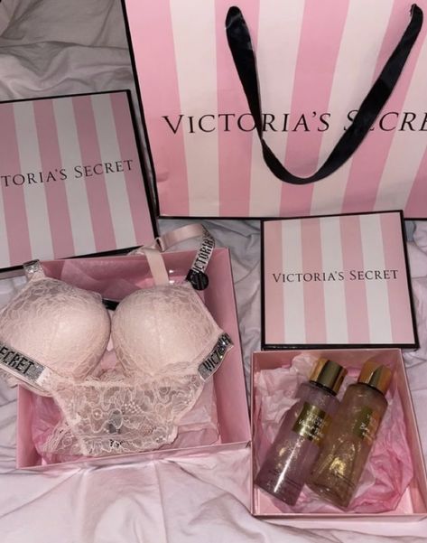 Bra Aethstetic, Chav Aesthetic, Viktoria Secret, Victoria Secret Set, Profumo Victoria Secret, Victora Secret, Victoria's Secret Aesthetic, Vanellope Y Ralph, Victoria Secret Body Spray