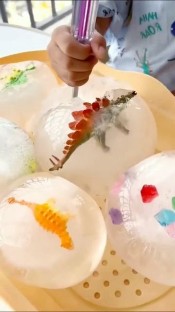 Best Kids Activities on Instagram: "A fun and easy sensory activity–Dino Ice Eggs.🙌🙌 Have wonderful fun with these frozen dinosaur eggs for sensory play and scientific discovery! So easy to make and play with as part of imaginative, small world play scene and great for dinosaur loving kids. ⠀ ⠀ 🦖🦕How to: Simply pop one dinosaur inside each balloon then carefully fill the balloon with water and tie it off. Pop them in the freezer drawer, taking care not to squash them out of shape against any Frozen Dinosaur Eggs, Sensory Balloons, Frozen Water Balloons, Frozen Balloons, Freezer Drawer, Dino Eggs, Daycare Teacher, Sensory Activity, Dinosaur Eggs