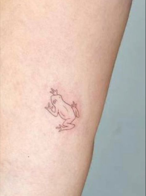 Tree Frog Tattoos Simple, Cute Frog Tattoos Small, Tree Frog Tattoo Ideas, Outline Frog Tattoo, Tiny Tree Frog Tattoo, Mini Frog Tattoo Simple, Cute Frogs Tattoo, Cute Simple Frog Tattoo, Frog Minimalist Tattoo