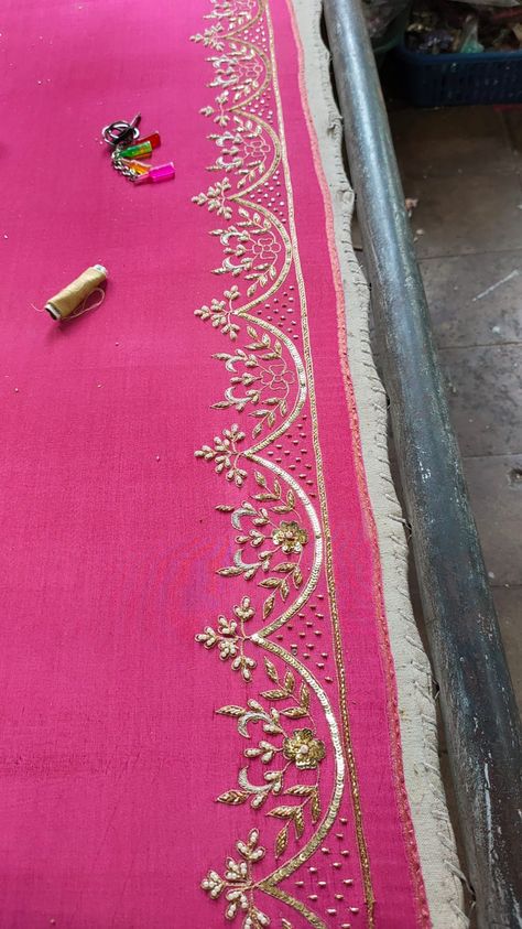 Duppta Border Design, Zari Work Embroidery Design Lehnga, Odhna Design, Maggam Work Dupatta Designs, Saree Border Aari Work Design, Aari Work Dupatta, Hand Work Embroidery Dupatta Border, Khatli Work Saree Design, Duppta Work Design