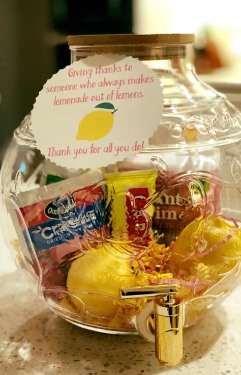 Giving thanks to someone who always makes lemonade out of lemons! Lemonade Gift Basket Ideas, Lemon Gift Basket Ideas, When Life Gives You Lemons Gift Basket, Simply Lemonade Teacher Appreciation, Lemonade Thank You Tag, Teacher Appreciation, Gift Baskets, Lemonade, Teacher Gifts