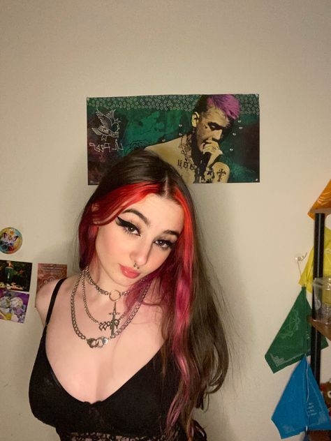 Egirl Hair Strands Red, Egirl Red Hair, Egirl Hair Dye, Egirl Hair Strands, Red Hair Grunge, Red Underdye Hair, Grunge Hairstyles Long, Outfit Inspo Grunge, Egirl Hair