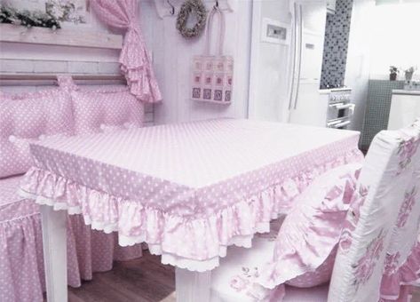 Gyaru Bedroom Ideas, Gyaru Apartment, Gyaru Room Aesthetic, Kawaii Living Room, Gyaru Bathroom, Hime Gyaru Room, Interiors Dream, Tiny Apartment, Kawaii Room