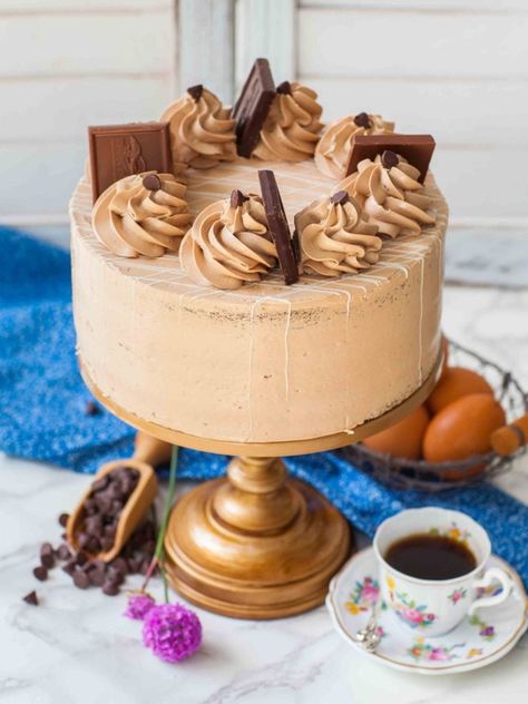 How To Make French Buttercream (video) - Tatyanas Everyday Food Chocolate Coffee Cake, Pond Cake, French Buttercream, Chocolate Cake With Coffee, Buttercream Chocolate, Diy Birthday Cake, French Cream, Coffee Cake Recipe, Rich Chocolate Cake