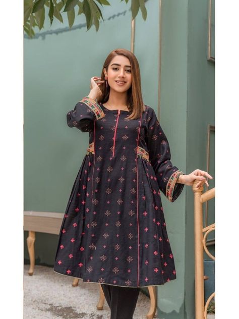 Frock Designs For Girl, Simple Frock Design, Simple Frocks, Girls Dresses Sewing, Womens Trendy Dresses, Stylish Short Dresses, Pakistani Dresses Casual, Salwar Kamiz, Dress Design Patterns