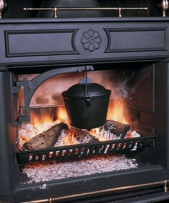 Fireplace Cooking, Wood Burning Cook Stove, Black Mantle, Mantle Ideas, Wood Stove Cooking, Wood Stove Fireplace, Antique Stove, Vintage Stoves, Multi Fuel Stove