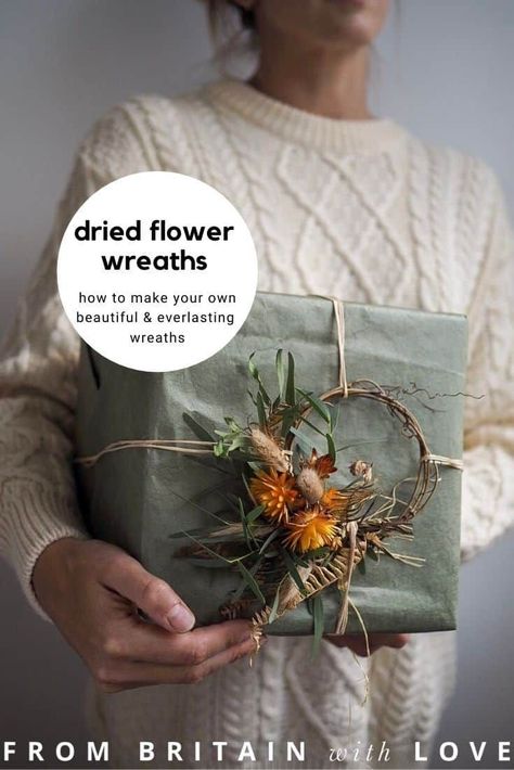 Flower Wreaths, Flower Mobile, Dried Flower Wreaths, Unique Gift Wrapping, Mini Wreaths, Diy Craft Tutorials, Creative Gift Wrapping, Wrapping Ideas, Christmas Gift Wrapping