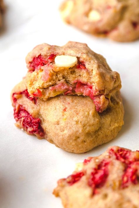 Raspberry Lemon Cookies, Raspberry Cookie Recipes, Recipe Using Lemons, Spring Time Desserts, Lemon Cookies Recipes, Raspberry Cookies, Healthier Desserts, Lemon Blueberry Muffins, Lemon Raspberry