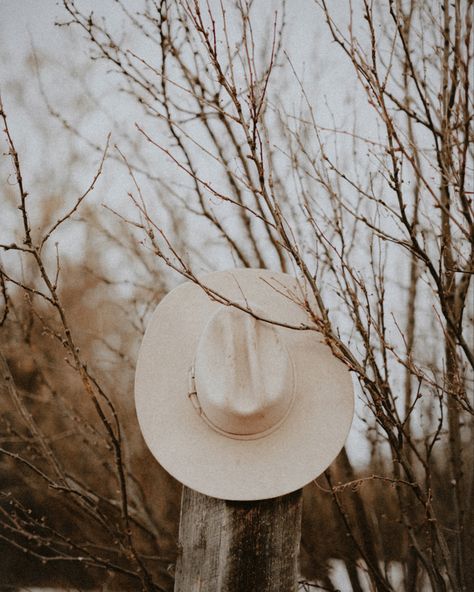 Wearer of many hats 🤍 taken by insta @ rockin.b.imagery #cowboyhat #western #westernphotography #westernphotographer #westernart #winter #fineartprints #prairie #boho #photography #art #wallartdecor Western Winter Aesthetic, Western Asthetic Picture, Western Boho Aesthetic, Cowboy Hat Aesthetic, Western Shoot, Boho Photography, Shots Photography, Country Aesthetic, Western Photography