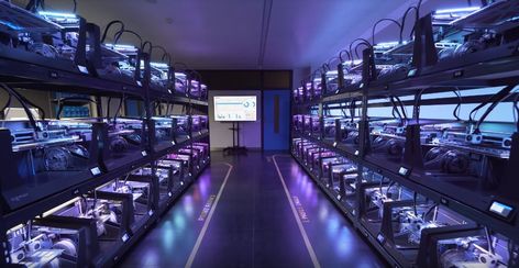 3D Printing: WATCH: BCN3D's vast 3D printing farm - https://3dprintingindustry.com/news/watch-bcn3ds-vast-3d-printing-farm-157880/?utm_source=Pinterest 3d Printing Workshop Design, 3d Printing Wallpaper, 3d Printer Enclosure, Science Gadgets, Desktop 3d Printer, Garage Workshop Organization, Red Office, Retail Technology, 3d Printing Business