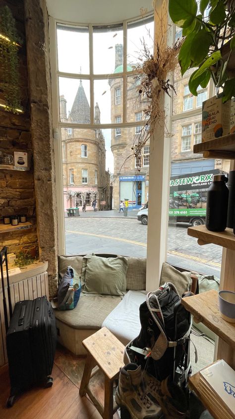 Reading Nook Coffee Shop, Window Sill Reading Nook, Cafe In Edinburgh, Cafe Library Aesthetic, Small Cafe Aesthetic, Coffee Shop Aesthetic Cozy, Edinburgh Cafe, Cabin Core Aesthetic, Coffee House Aesthetic