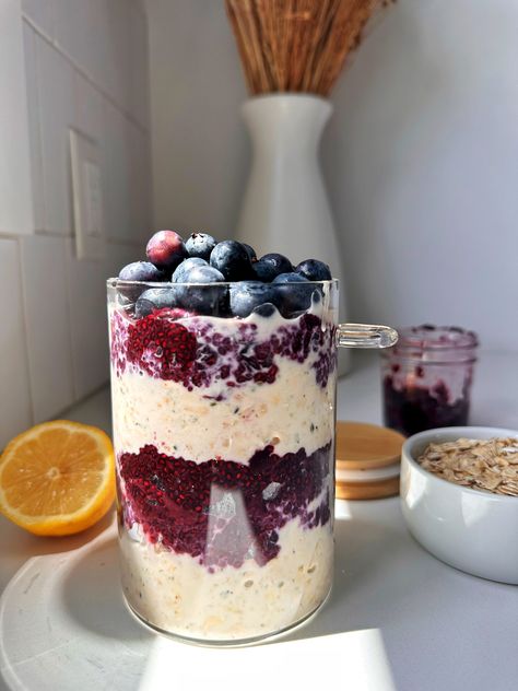 High-Protein Lemon Blueberry Overnight Oats - rachLmansfield Hormonal Diet, Lemon Blueberry Overnight Oats, Overnight Oats High Protein, Brunch Boards, Rachel Mansfield, Blueberry Overnight Oats, Refreshing Breakfast, Protein Overnight Oats, Oat Recipes Healthy