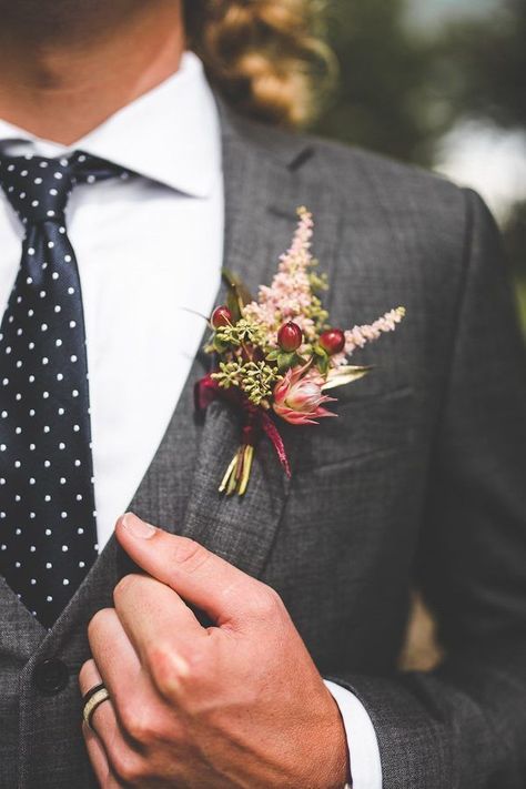 this-wedding-inspiration-proves-that-gold-blush-and-red-is-the-most-romantic-color-palette-25 Fall Groom, Wedding Photography Tips, Boutonniere Wedding, Fun Wedding Photography, Groom Attire, Popular Wedding, Wedding Photography Inspiration, Groom Style, Junebug Weddings