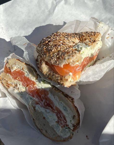 Bagels Aesthetic, Lox Bagel Aesthetic, Bagel Aesthetics, Bagel Lunch, Bagel Sandwich Aesthetic, Aesthetic Savory Breakfast, Healthy Breakfast Aesthetic Bagel, Aesthetic Breakfast, Summer Breakfast