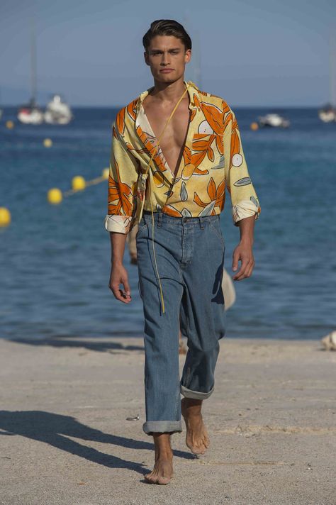 Jacquemus Mens, Jacquemus Menswear, Men Fashion Show, Mens Spring Fashion, Male Fashion Trends, A Love Letter, Mens Fashion Week, Mens Pants Fashion, Summer Suits