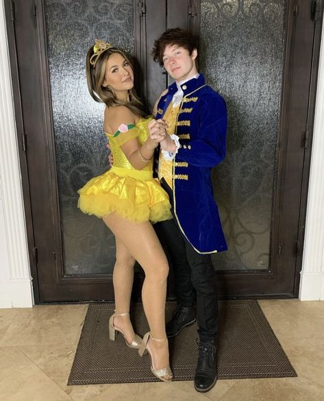 Beauty And The Beast Halloween, Disney Couple Costumes, Alien Halloween Costume, Couple Disney, Cute Couples Costumes, Halloween Costumes Diy Couples, Couples Halloween Costumes, Unique Couple Halloween Costumes, Beast Costume