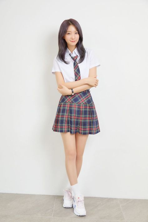 Behind Pictures, Tartan Pleated Skirt, Pose References, Oh My Girl, Girls Uniforms, Red Tartan, Girls Fashion Clothes, Girl Body, Oh My