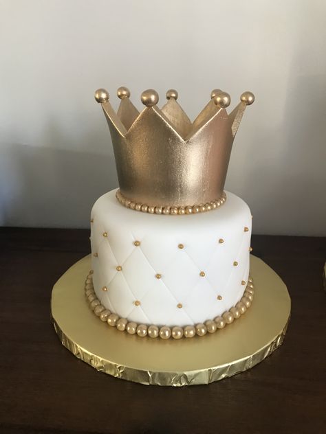 Torta Za Rodjendan, Torte Za Rodjendan, Gold Crown Cake, Lawyer Cake, Beer Birthday Party, Girly Birthday Cakes, Red Birthday Party, Christmas Purple, 30th Birthday Cake