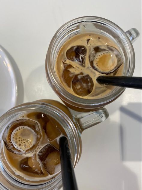 Coffee Iced Aesthetic, Eid Brunch, Iced Coffee Date, Coffee Date Aesthetic, Coffee Dates Aesthetic, Ice Aesthetic, Date Aesthetic, Iced Americano, Coffee Ice