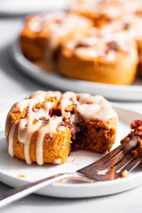 Paleo Pumpkin Cinnamon Rolls {Gluten-Free, Dairy-Free} - Paleo Cinnamon Rolls, Paleo Pumpkin Recipes, Paleo Breakfasts, Paleo Running Momma, Maple Pumpkin, Pumpkin Cinnamon Rolls, Paleo Baking, Paleo Pumpkin, Paleo Sweets