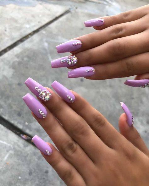 Lilac Nail Designs, Nail Designs With Diamonds, Diamond Nail Art Design, Lilac Nails Design, Trending Nail Designs, Diamond Nail Designs, Thermal Nails, Diamond Nail Art, Lilac Nails