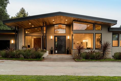 Menlo Oaks Modern | Studio S Squared Architecture Mid Century Modern House Exterior, Mid Century Modern House Plans, Bungalow Exterior, Modern Bungalow House, Bungalow Design, Modern Bungalow, Bungalow House, Bungalow House Design, Design Exterior