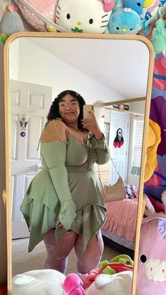 #BEAUTY ,#REALATIONSHIPS #Fashion #Outfits #Summer Outfits #Animals Plus Size Body Reference, Patterned Fishnets, Gold Butterfly Clips, Green Layered Dress, White Leg Warmers, Plus Size Aesthetic Outfits, Selfies Ideas, Chubby Style, Plus Size Kawaii