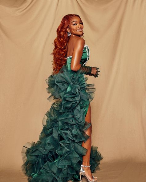 20th Birthday Dress, 20th Birthday Decorations, Box Braid Ideas, Prom 2k23, Wnba Player, Ivy Cosplay, Poison Ivy Cosplay, Marsai Martin, Ginger Women