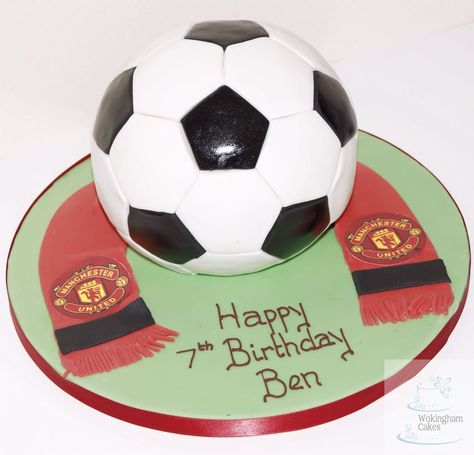 Football cake I made for a Manchester United Fan    -- Fiso, Wokingham, httpp:www.wokinghamcakes.co.uk Liverpool Fc Cake, Tarta Real Madrid, Football Wedding Cake, Soccer Ball Cake, Soccer Birthday Cakes, Football Wedding, Soccer Cake, Shape Cake, Ball Cake