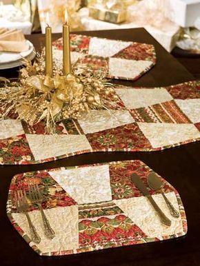 Quilted Placemat Patterns, Tumbler Quilt, Christmas Quilting, Quilted Table Runners Patterns, Place Mats Quilted, Placemats Patterns, Quilted Table Toppers, Christmas Patterns, Table Runner And Placemats