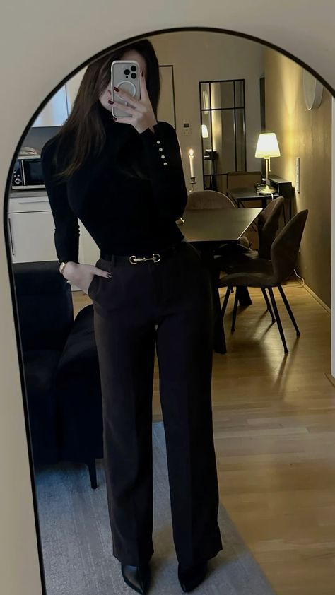 All Black Interview Outfit, Law Firm Outfits Women, Luxury Outfits Women, Outfit Formal Mujer, Celebrity Clothing, Law Aesthetic, Lawyer Outfits, Office Fits, Heels Office