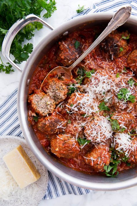 Sunday Meatballs: the only meatball recipe you'll ever need. Juicy, flavorful, and perfect for family dinner. Sunday Meatballs, Meatballs Healthy, Perfect Meatballs, Broma Bakery, Best Meatballs, Meatball Recipe, Sunday Recipes, Homemade Burgers, Sunday Dinner