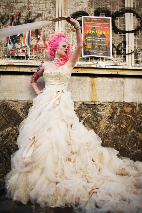 45 rock n revolution paris marie antoinette punk rock david mcneil #wedding #bridal #gowns #offbeat #alternative #ballgown #organza Punk Rock Wedding Dress, Rock Wedding Dress, Rock Museum, Beige Wedding Dress, Wedding Fotos, Rock Wedding, Steampunk Wedding, Disney Wedding, Boho Vintage