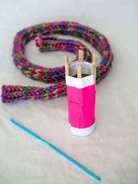 Cheap and Easy DIY French Knitter Diy French Knitting, Paper Towel Tubes, Spool Knitting, Toilet Paper Tube, French Knitting, Easy Knit, Fun Arts And Crafts, I Cord, Hot Glue Gun