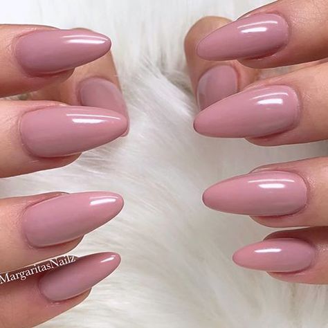 Nude almond nails Mauve nail art natural nail designs by 🌸MargaritaP🌸SculptedGelNails (@margaritasnailz) • Instagram photos and videos Almond Nails Mauve, Mauve Nail Art, Nail Art Natural, Nude Almond Nails, Rose Pink Nails, Matte Pink Nails, Mauve Nails, Natural Nail Designs, Pink Nail Art