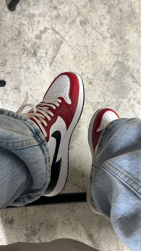 Womens Jordan 1s #womensneakers #sneakers #jordan1high Jordan 1 Aesthetic, Jordan 1 Outfit Men, Jordan Aesthetic, Jordans Aesthetic, Sneaker Closet, Jordan 1 Outfit, Jordan Boys, Red Jordans, Nike Shoes (men)