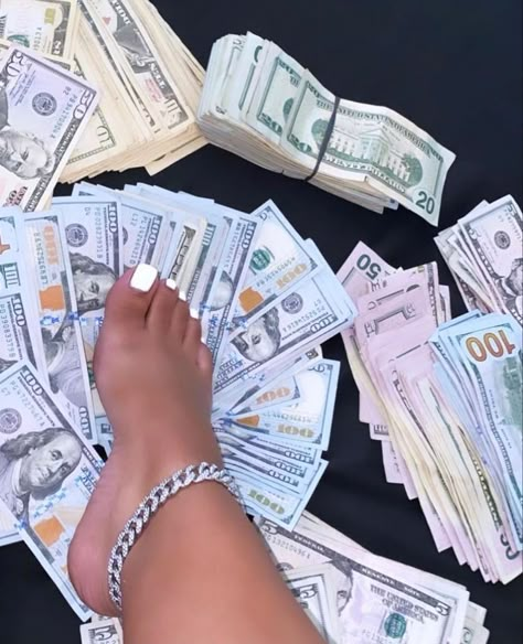 Life Goals Future, Money Vision Board, Money Girl, Mo Money, Money Stacks, Rich Girl Lifestyle, Money On My Mind, Luxury Lifestyle Dreams, Social Media Jobs