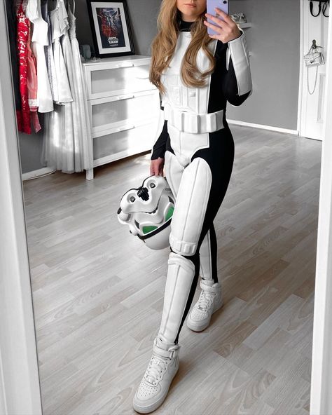 Storm Trooper Cosplay, Stormtrooper Costume Women, Starwars Costumes Women, Storm Trooper Costume Women, Star Wars Costumes For Women, Diy Storm Trooper Costume, Star Wars Halloween Costumes Women, Star Wars Cosplay Women, Easy Star Wars Costumes