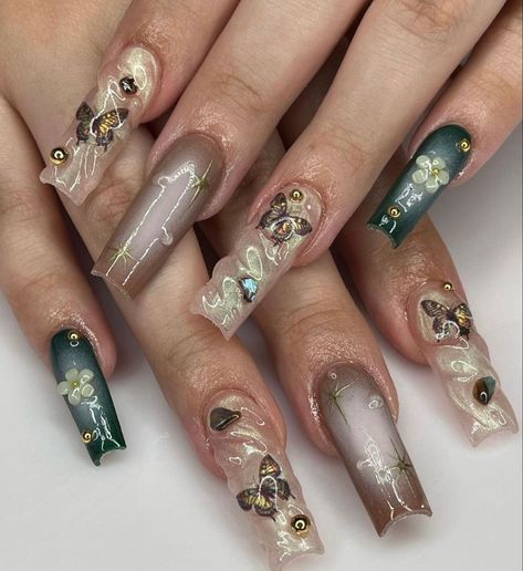 Birthday Nails Clear Acrylic, Medium Length Bling Nails, Earth Tone Acrylic Nails, Taurus Birthday Nails, Kali Uchis Nail Ideas, Baroque Nails, Earth Nails, Cutesy Nails, Texas Nails