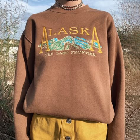 Popular Aesthetic, Indie Clothes, Y2k Aesthetic Fashion, Egirl Outfits, Style Indie, Vintage Crop Tops, Y2k Aesthetic Outfits, Harajuku Streetwear, Embroidery Sweatshirt