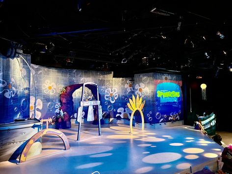 Spongebob Musical Set, Spongebob Costumes, Spongebob The Musical, Spongebob Ideas, Patrick Starfish, Spongebob Musical, Spongebob Costume, Musical Design, Homecoming Floats