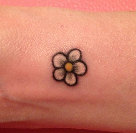 Small Daisy Tattoo ... like the shading on this one Daisy Tattoo Small, Tattoo Ears, Daisies Tattoo, Small Daisy Tattoo, Tiny Flower Tattoos, Homemade Tattoos, Sunflower Tattoo Sleeve, Sunflower Tattoo Shoulder, Sunflower Tattoo Small