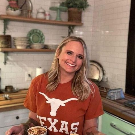 Miranda Lambert Selfie, Blonde Scene Hair, Miranda Lambert Photos, Country Female Singers, Miranda Lambert, Scene Hair, Female Singers, Singers, Twitter Image