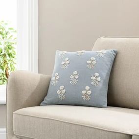 Black And White Cushions, Teal Cushions, Rene Gruau, Cushion Embroidery, White Cushion Covers, Floral Cushion Covers, Printing Fabric, Blue Inspiration, Country Style Decor