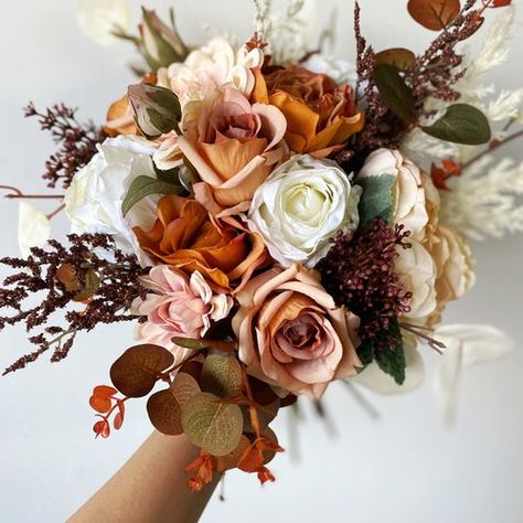 Fake Flower Bouquet Wedding Fall, Fall Wedding Flowers Bridesmaid, Fall Peony Bouquet, Small Wedding Bouquet Simple, Simple Fall Bouquet, Fall Bride Bouquets, Very Small Wedding Ideas, Fall Bridesmaid Bouquet, Fall Bridal Bouquet October