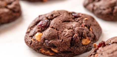 Cow Patty Cookies by Ree Drummond Cow Patty Cookies, Cow Patties, Cow Pies, Pioneer Woman Ree Drummond, Cheap Clean Eating, Cowboy Cookies, Ree Drummond, Chocolate Pies, Dried Cherries