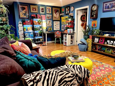 https://www.reddit.com/r/femalelivingspace/comments/1fu4sdu/here_it_is_my_fully_blue_living_room_i_hope_you/ Pop Culture Living Room, Colorful Apartment Ideas, Maximalist Living Room, Colorful Apartment, Maximalist Decor, Apartment Decor Inspiration, Blue Living Room, Home Decor Tips, My Dream Home