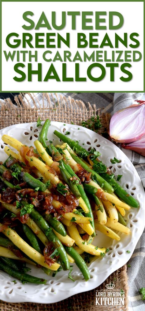 Beautifully and deliciously simple, Green Beans with Caramelized Shallots, is a fresh, light, and easy side dish alternative to the popular green bean casserole – no need for heavy creamed soup additives here! Use a mix of green and yellow wax beans for an even better presentation! Green Beans Shallots, Dinner Green Beans, Yellow Beans Recipe, Green Beans With Shallots, Yellow Beans, Parmesan Green Beans, Caramelized Shallots, Sauteed Green Beans, Quick Side Dishes